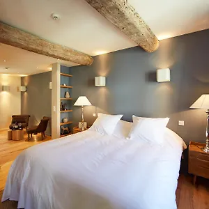 https://les-chambres-de-loustalet.fr-provencehotel.com